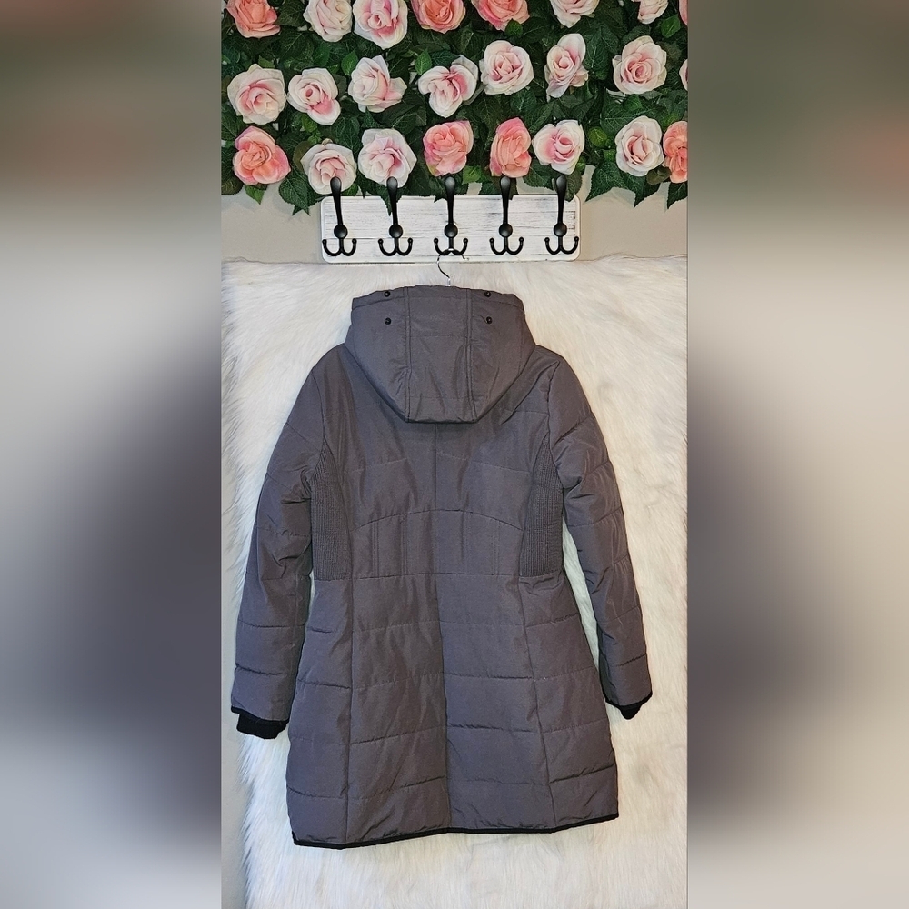Guess Women's Gray Puffer Coat (NWOT) - Picture 3 of 11